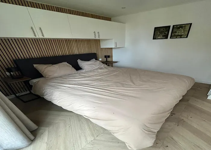 Holiday home Forest Escape In *